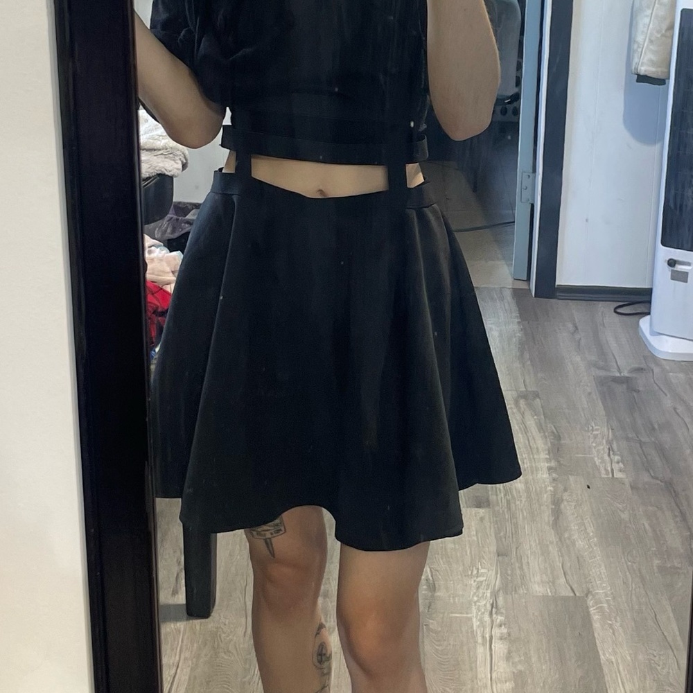Women's Black Solid A-Line Suspender Skirt - Picture 2 of 7